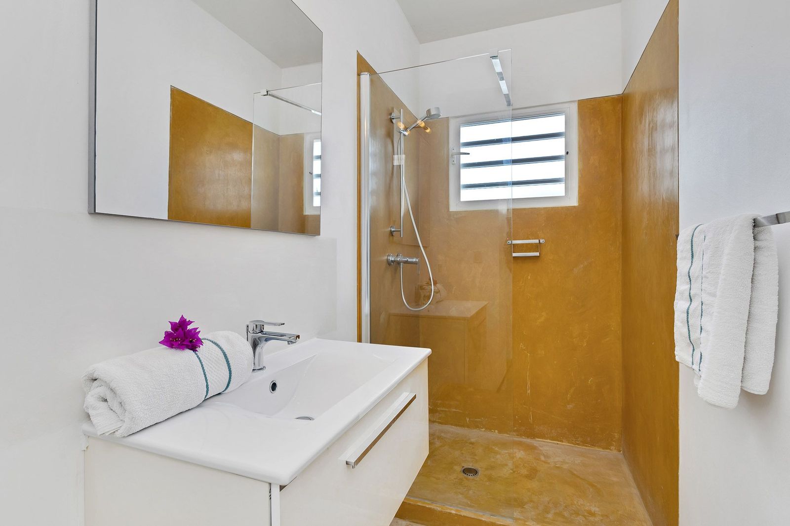 Property in Santa Barbara — property image 3