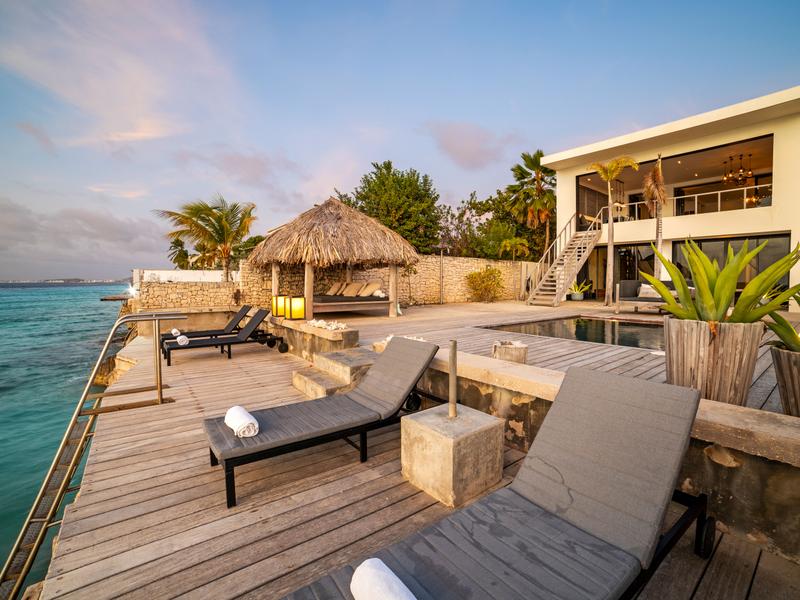 Oceanfront Villa good rental investment – Property in Punt Vierkant