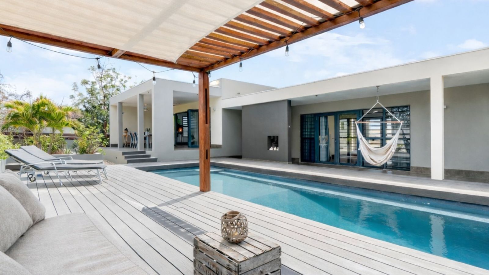 Property in Santa Barbara — exterior photo 1