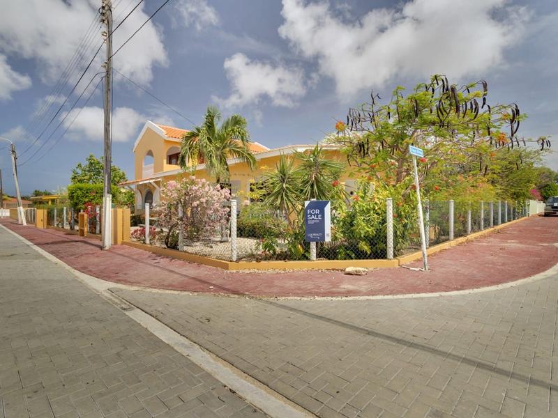 Charming and spacious family home – Property in Bonaire