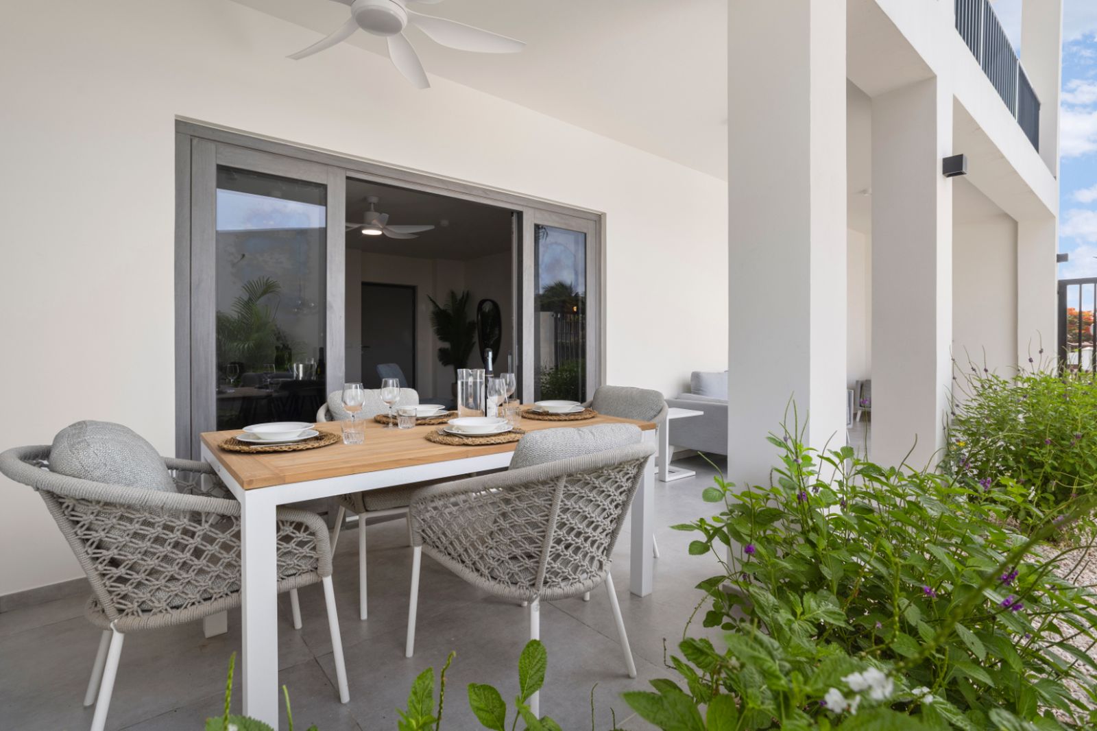 Property in Kralendijk — exterior photo 1