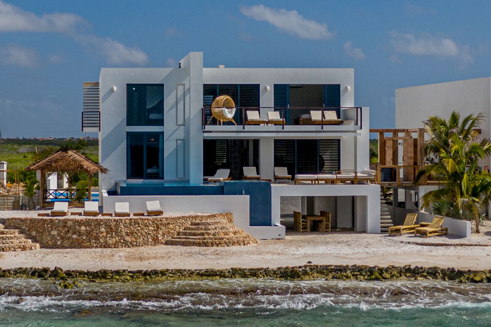Property in Kralendijk — exterior photo 1