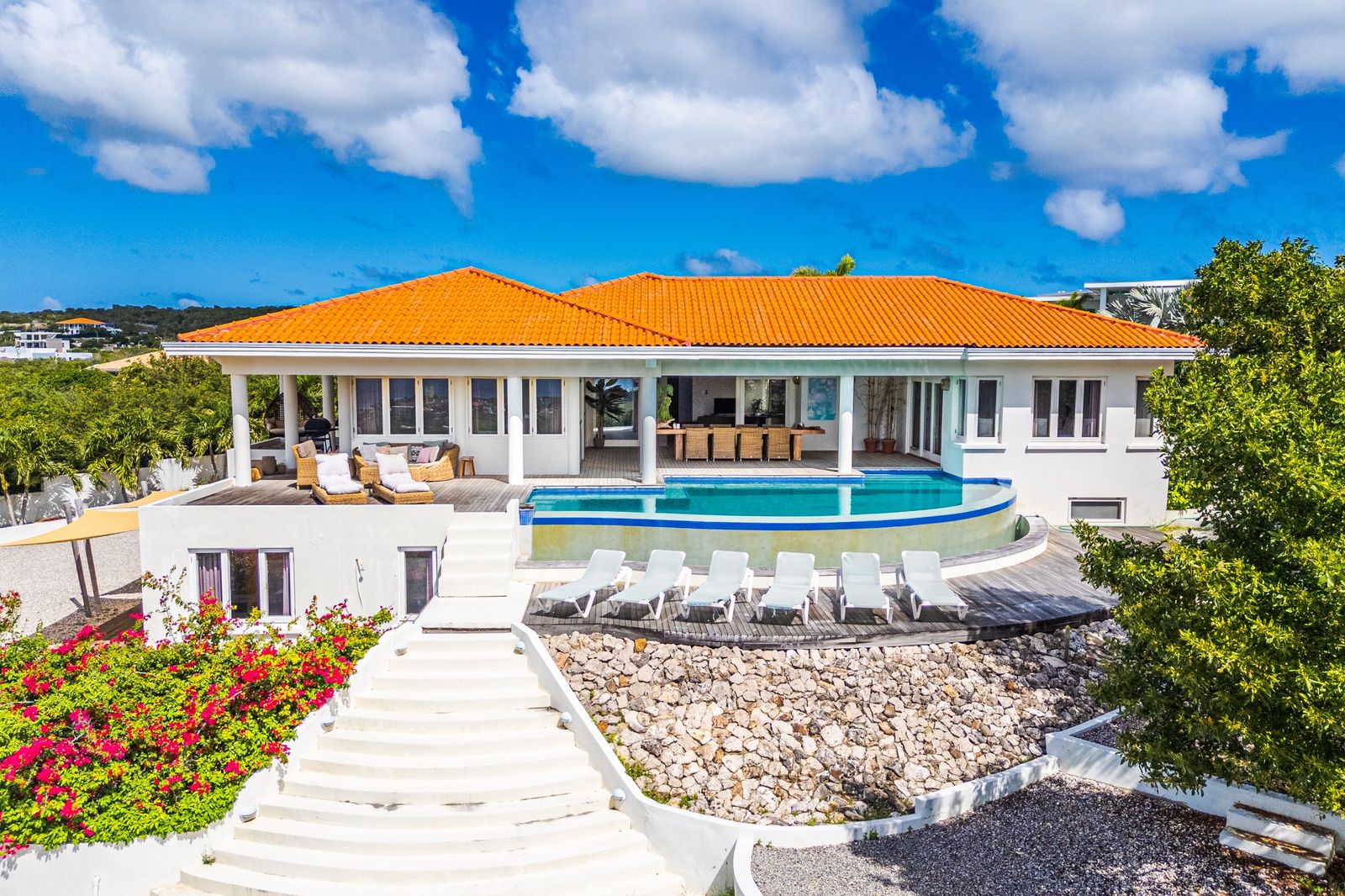 Property in Kralendijk — exterior photo 1