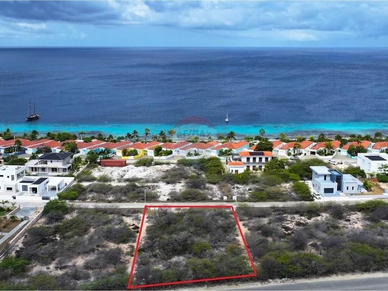 Building Lot Within Walking Distance To The Ocean – Lot in Sabadeco