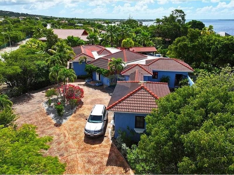 Well Maintained Villa with Deeded Ocean Access! – Villa in Sabadeco
