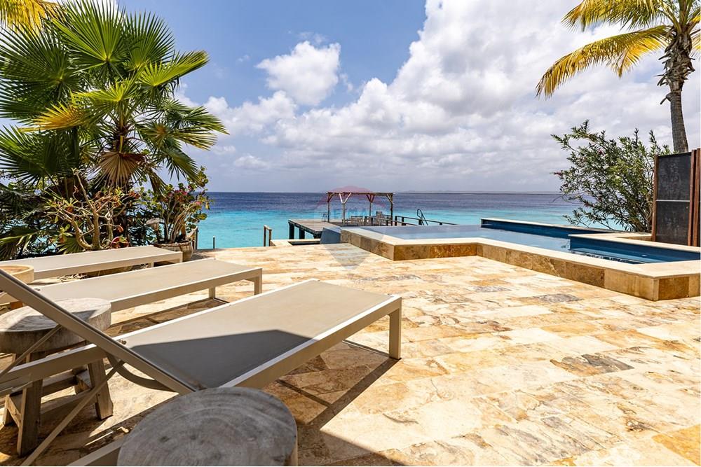 Oceanfront Villa with Direct Ocean Access