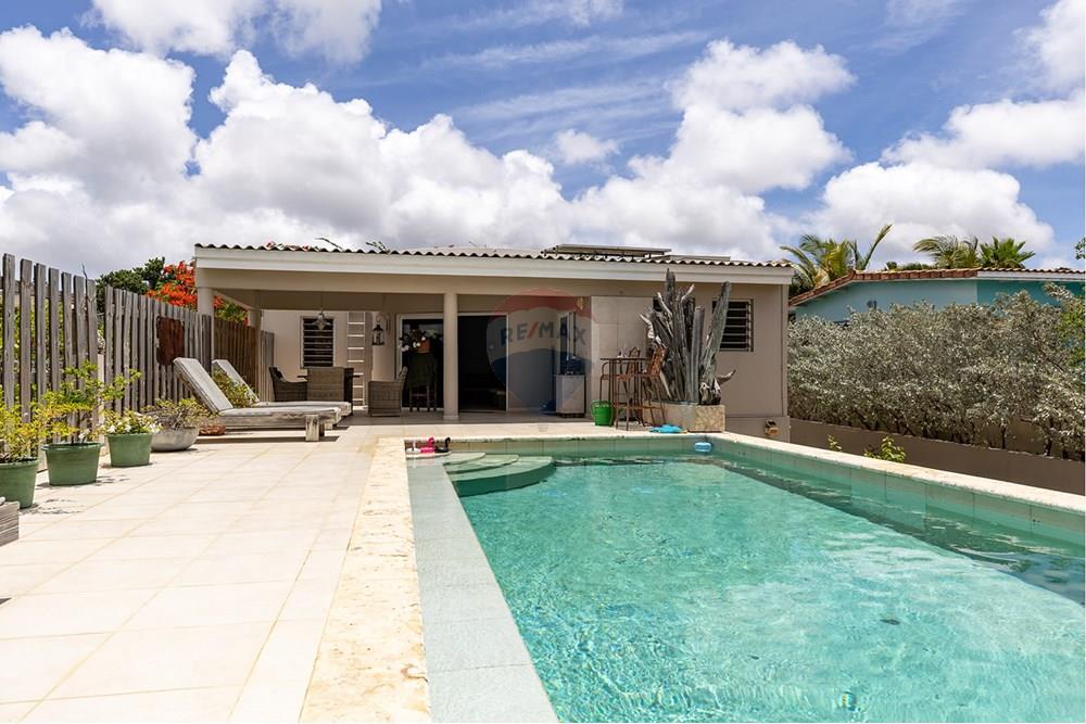 Property in Santa Barbara — exterior photo 1