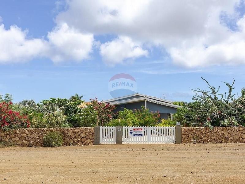 Cozy Family Home on a Large Plot of Land – Villa in Nawati