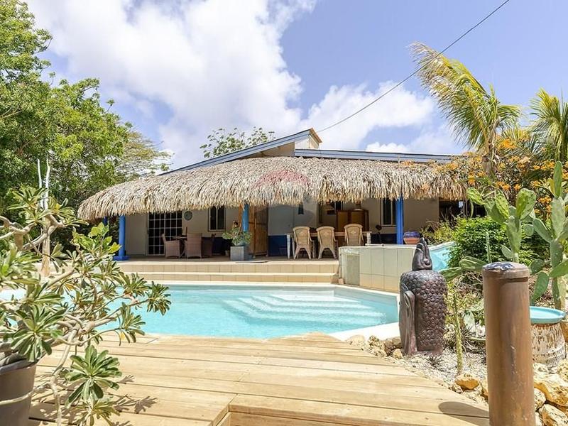 Spacious Two-Unit Property with Pool – Property in Nikiboko