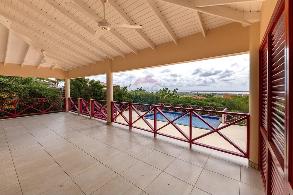Villa in Santa Barbara — exterior photo 1