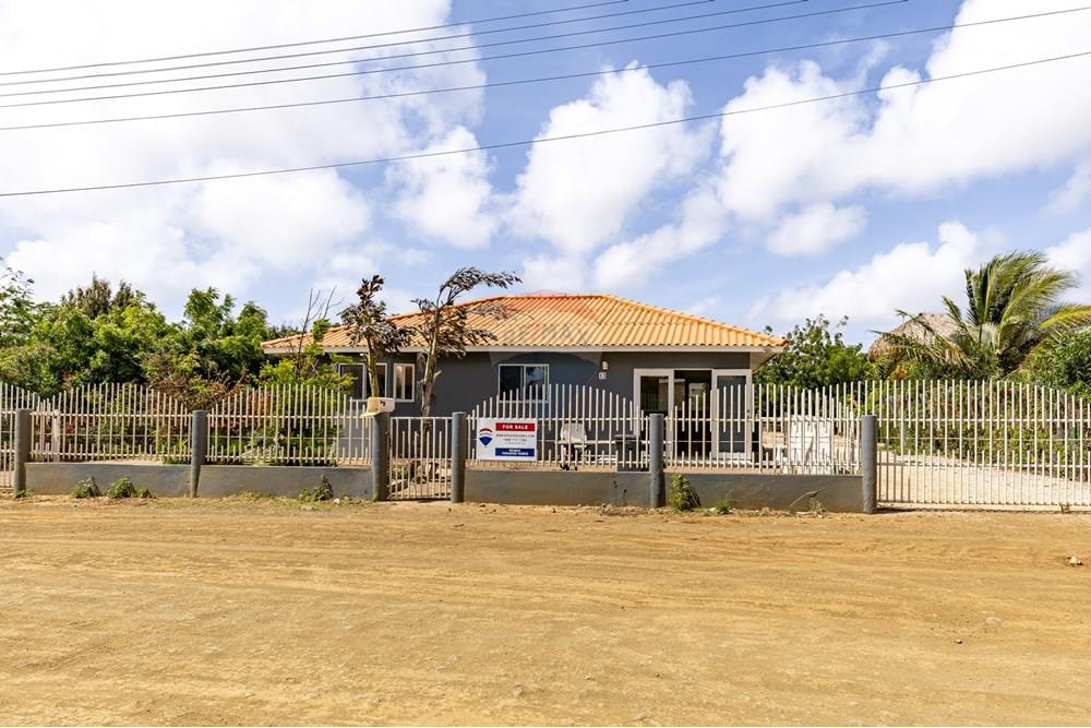 Property in Amboina — exterior photo 1