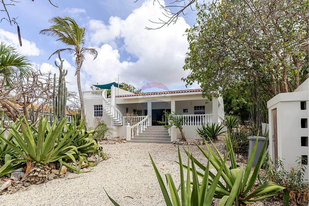 Villa in Santa Barbara — exterior photo 1