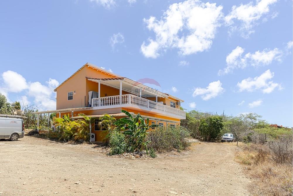 Villa in Nawati — exterior photo 1