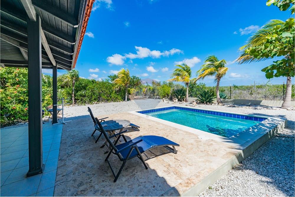 Property in Sabal Palm — exterior photo 1