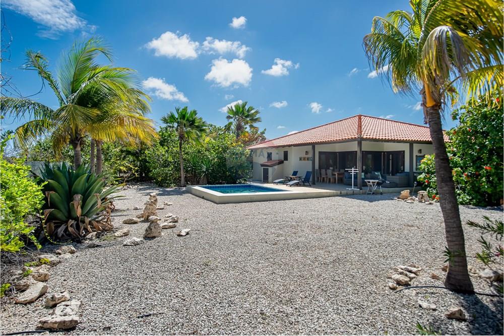 Property in Sabal Palm — property image 3
