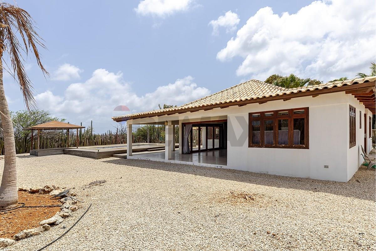 Villa in Sabal Palm — exterior photo 1
