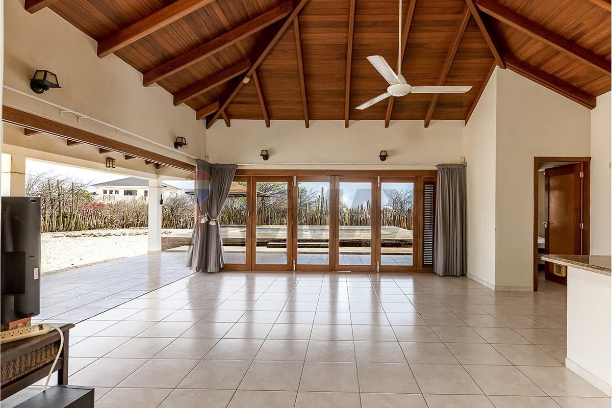 Villa in Sabal Palm — property image 4