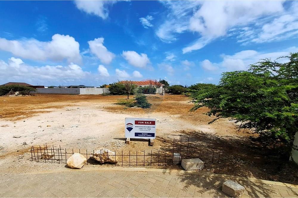 Lot in Nikiboko — exterior photo 1