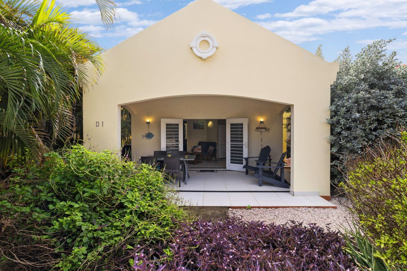 Villa in Kralendijk — exterior photo 1