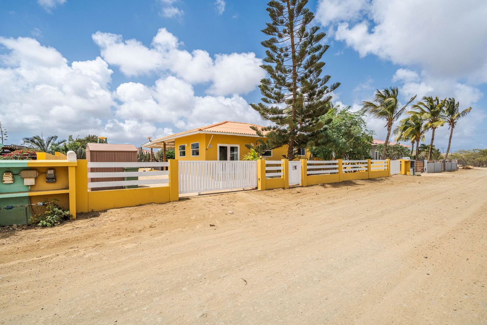 House in Nikiboko — exterior photo 1