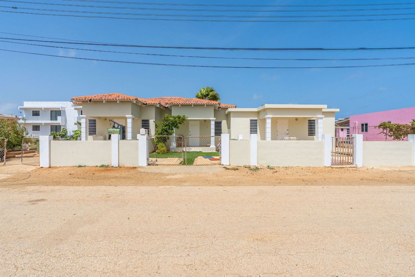 Apartment in Nikiboko — exterior photo 1